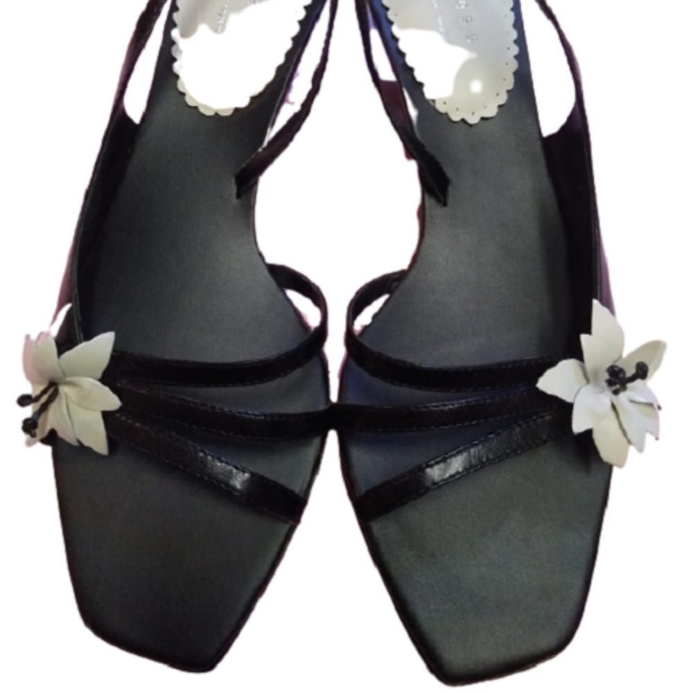AXCESS Aries Sandals,  Black with Ivory flowers,  Size 8.5 M